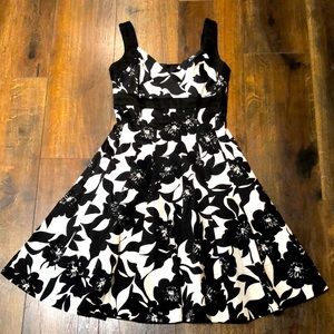 White House, Black Market Black and White Flare Sleeveless Dress, Size 0